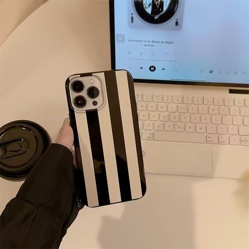 블랙 화이트 라인 디자인의 소형 니치 프레시 아트 디자 - Phone Cases Drawing 리뷰 및 가격